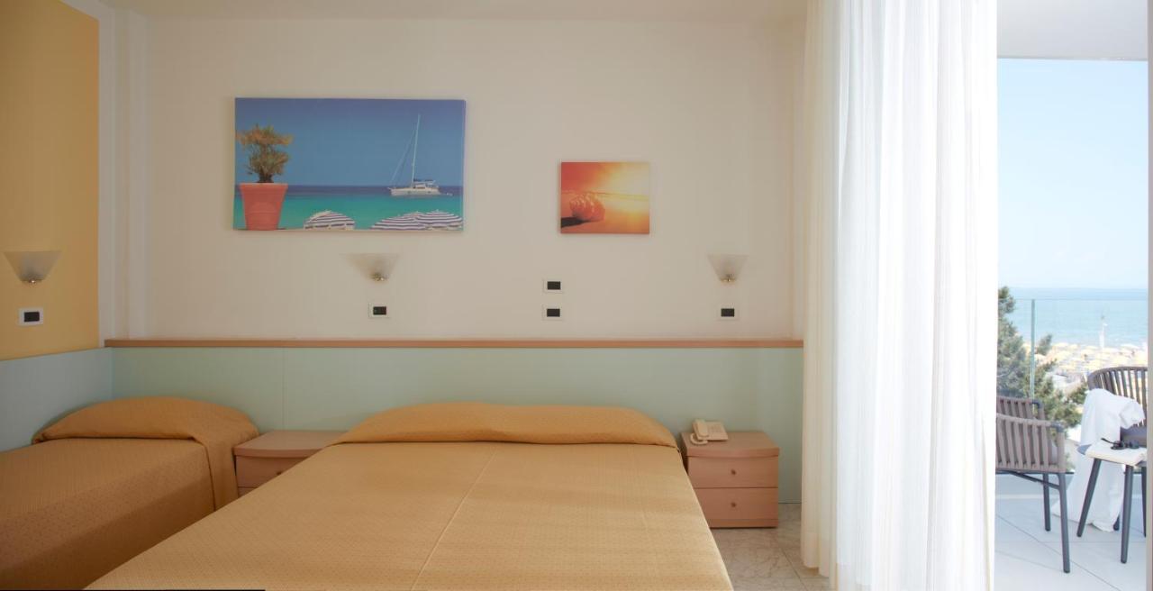 Hotel Pelikan Lignano Sabbiadoro Exterior photo