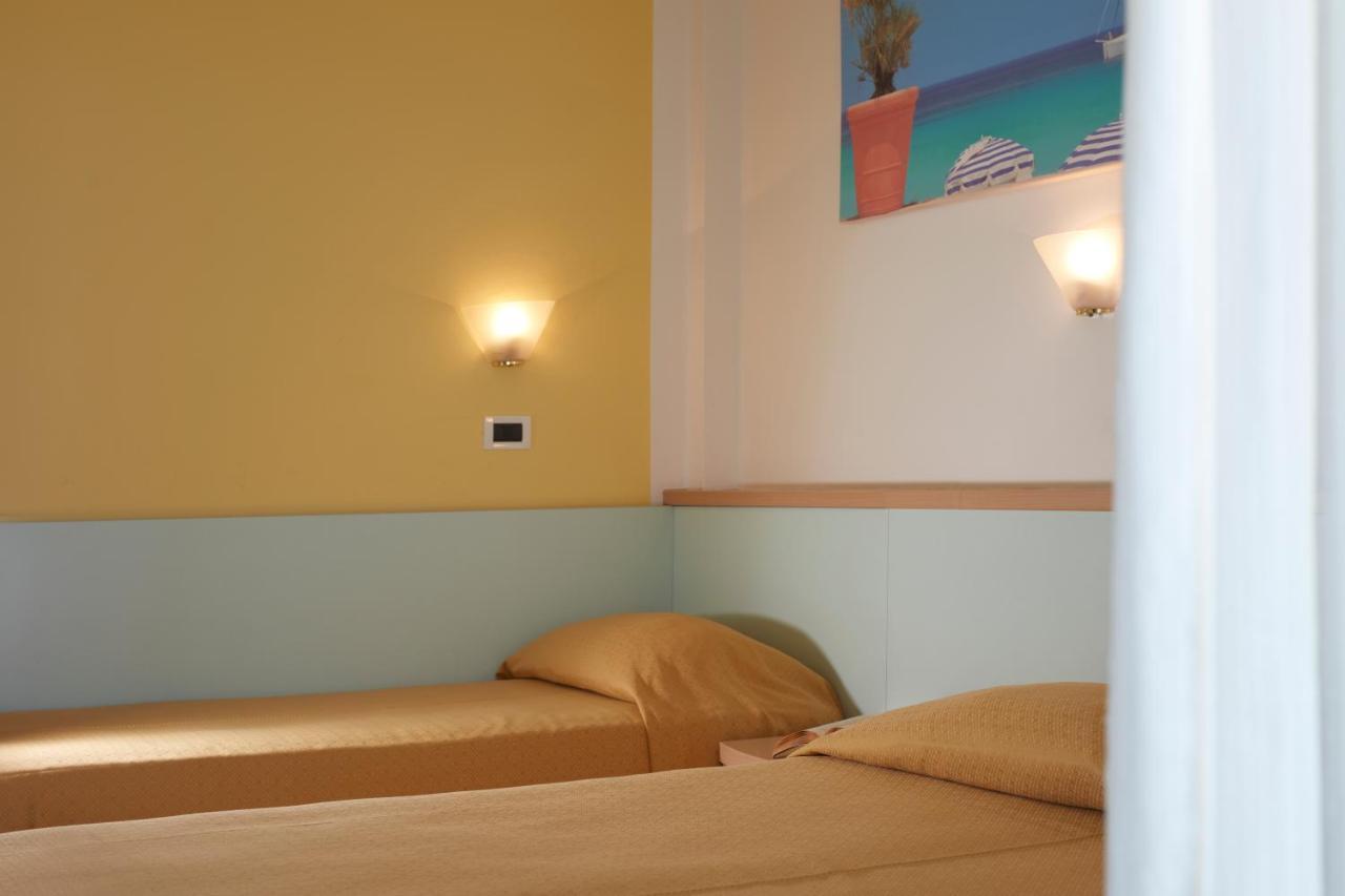 Hotel Pelikan Lignano Sabbiadoro Exterior photo