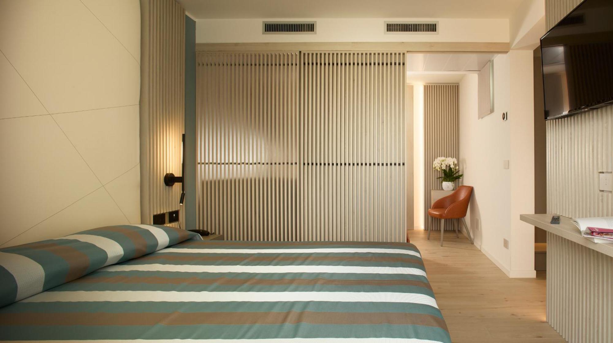 Hotel Pelikan Lignano Sabbiadoro Exterior photo
